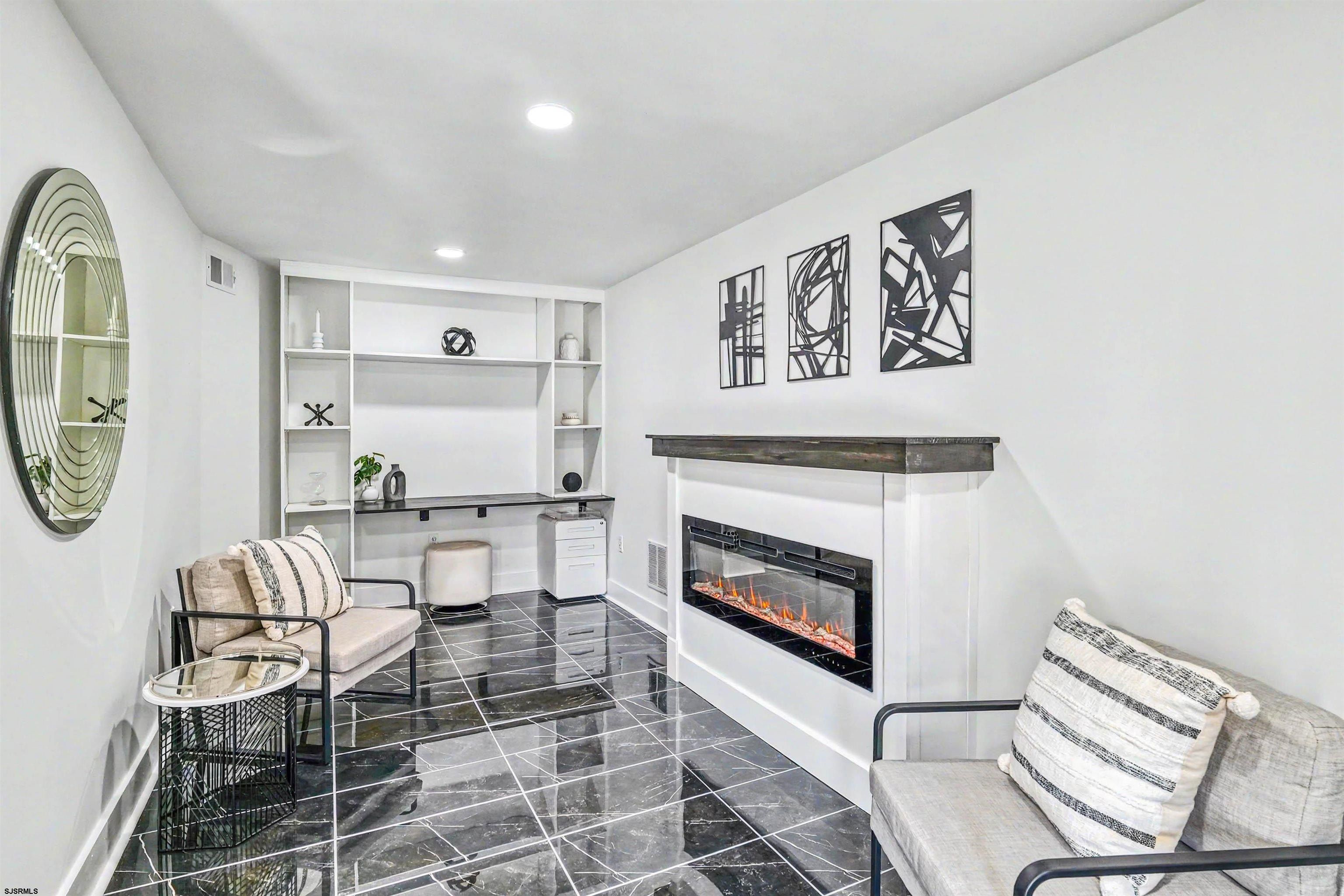 21 Hart Ln. Ventnor, NJ 08406