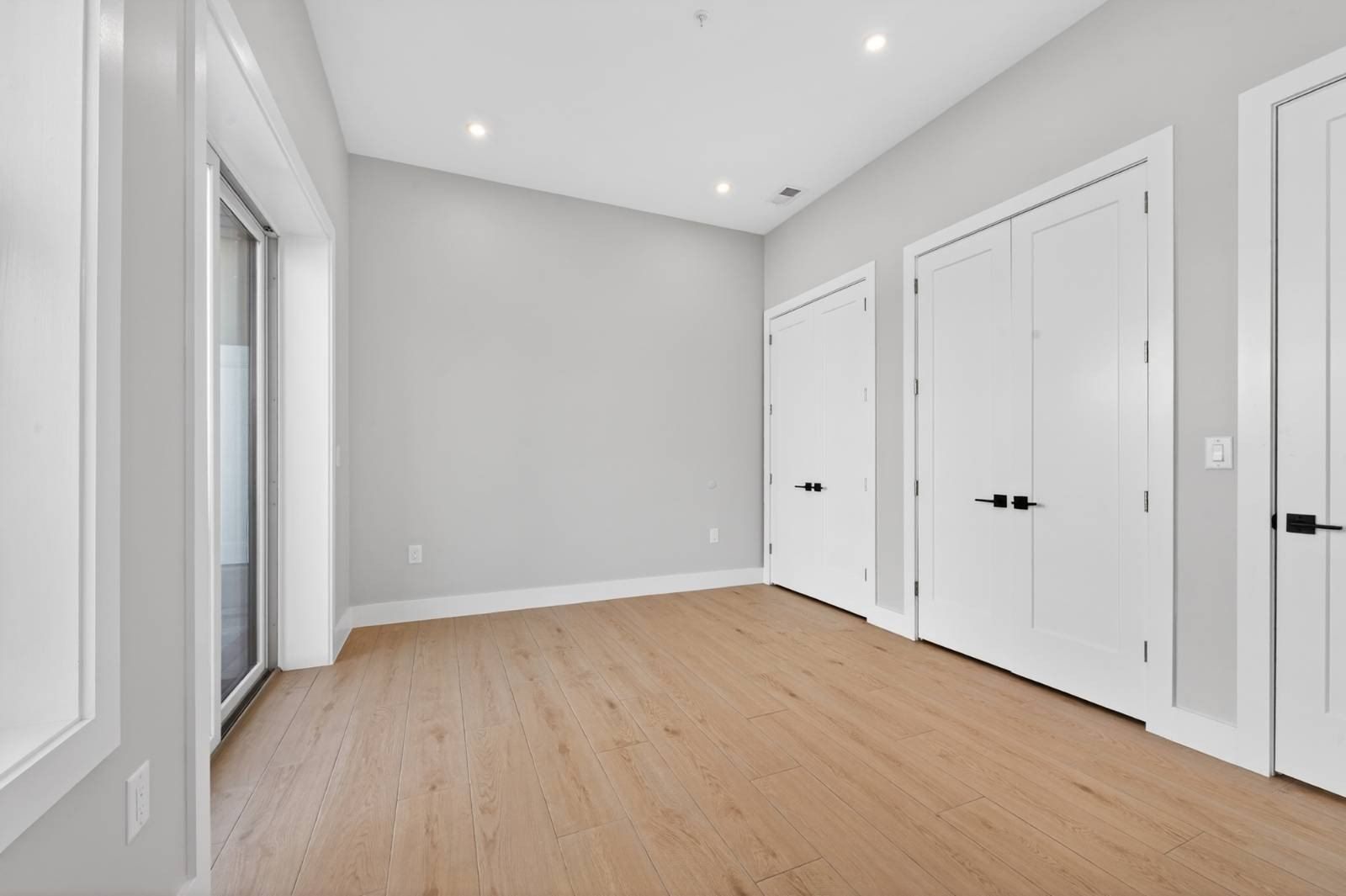 De Kalb Ave. Jersey City, NJ 07306