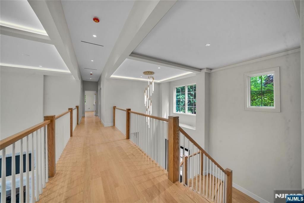 Hickory Lane. Closter, NJ 07624