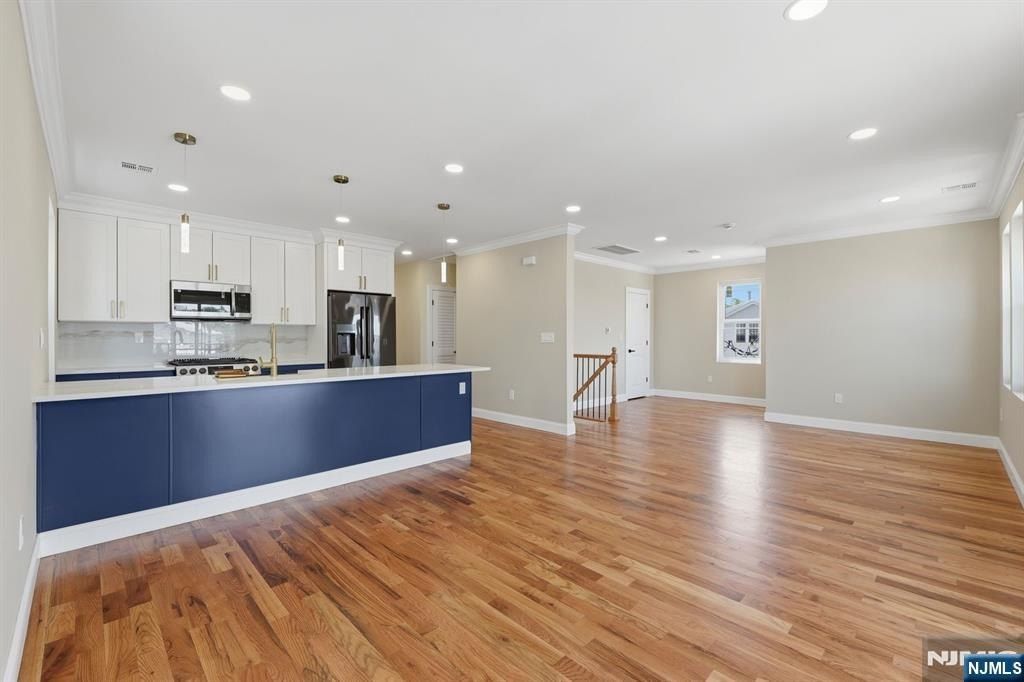 438 10Th Street. Newark, NJ 07103