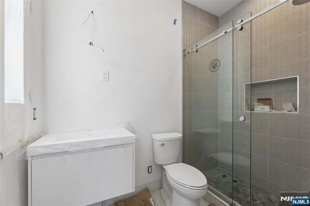 Carleton Road. Cresskill, NJ 07626