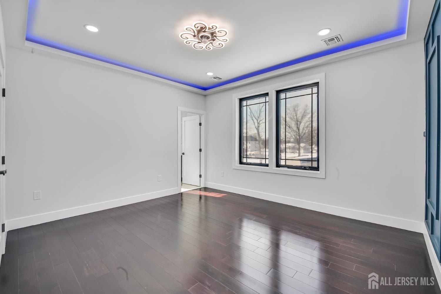 11 Williams Road. Kendall Park, NJ 08824