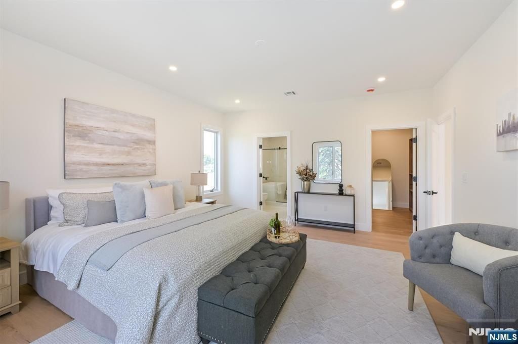 6 Patton Court. Rochelle Park, NJ 07662