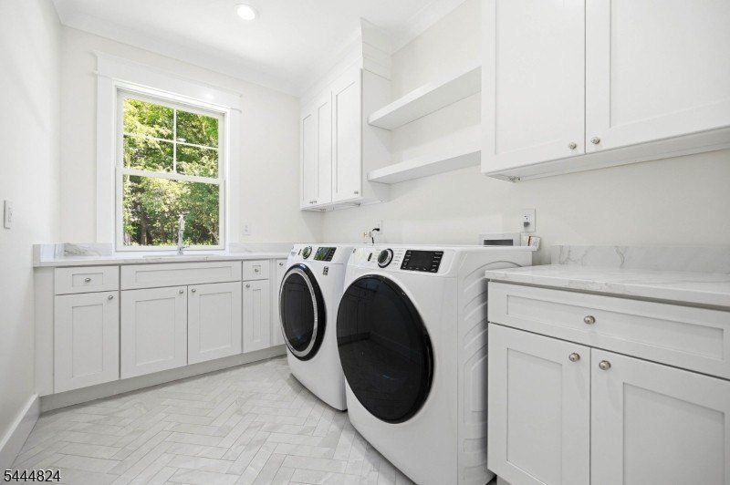 2 Wingate Dr. Livingston, NJ 07039