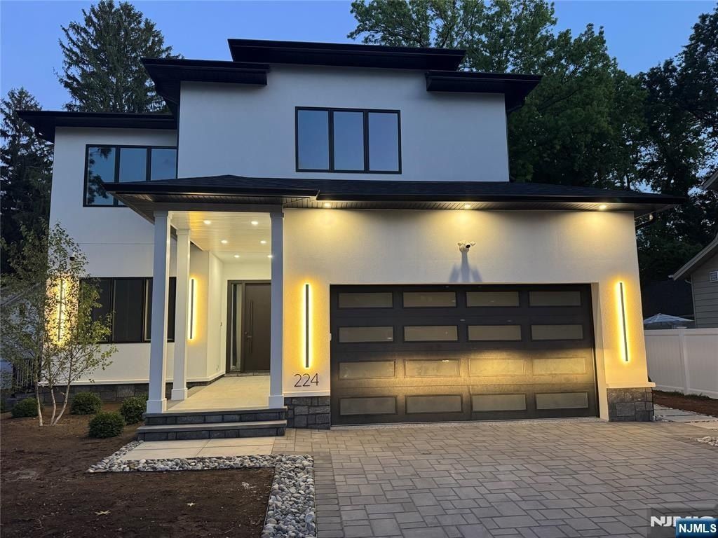 224 Riveredge Road. Tenafly, NJ 07670