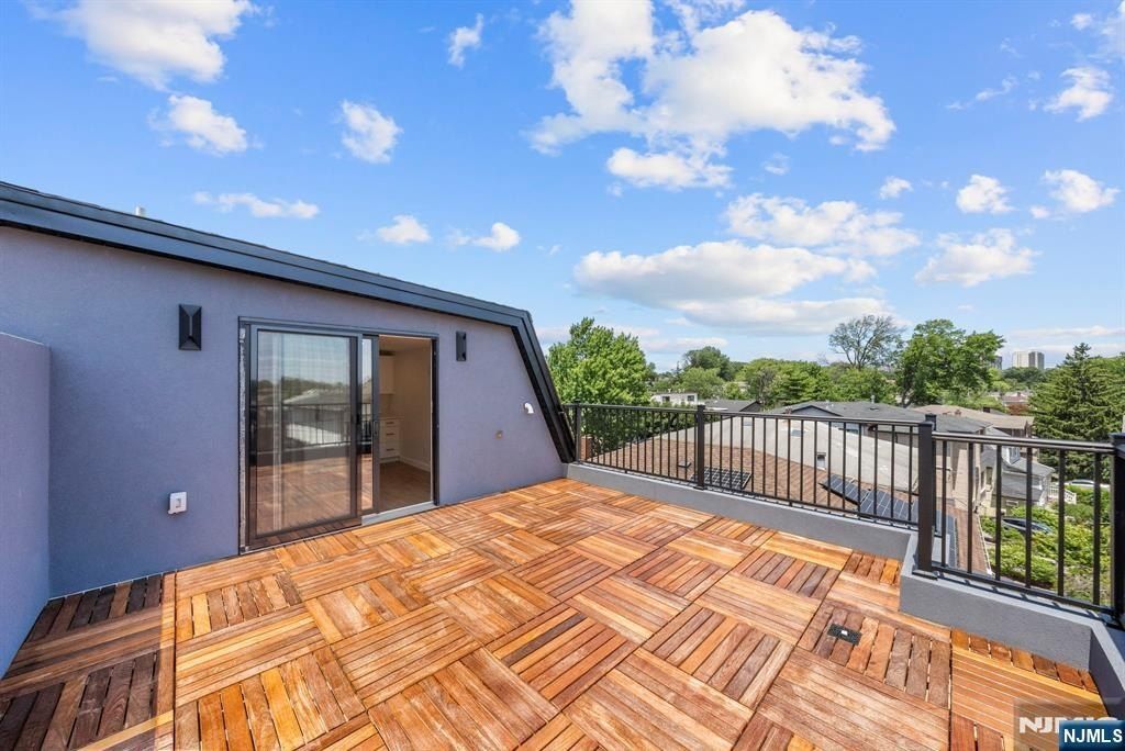 793 Inwood Terrace. Cliffside Park, NJ 07010
