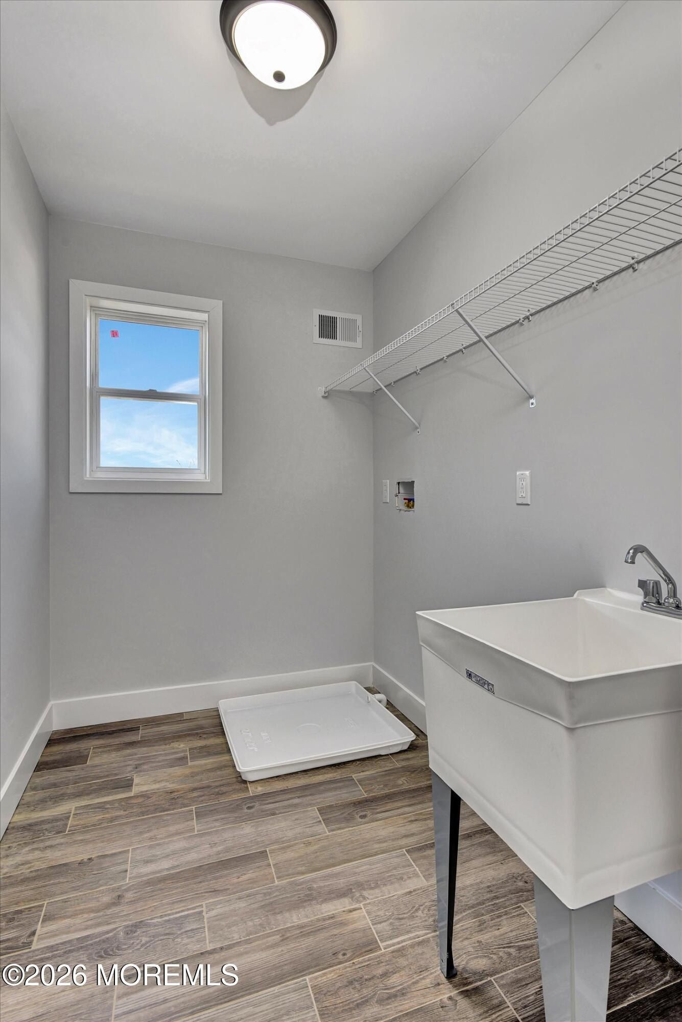 910 Malden Drive. Cliffwood Beach, NJ 07735