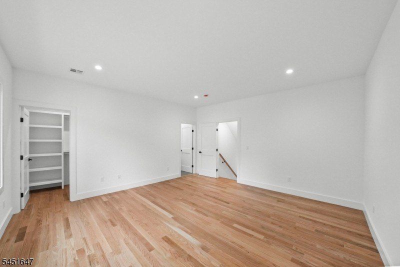 18 Blake Dr. Clark, NJ 07066