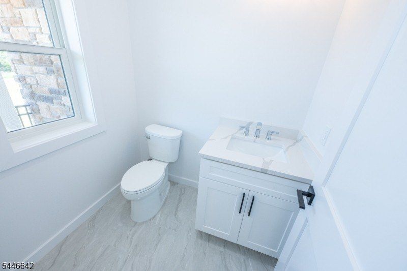 5 Emerald Dr. Hamburg, NJ 07419