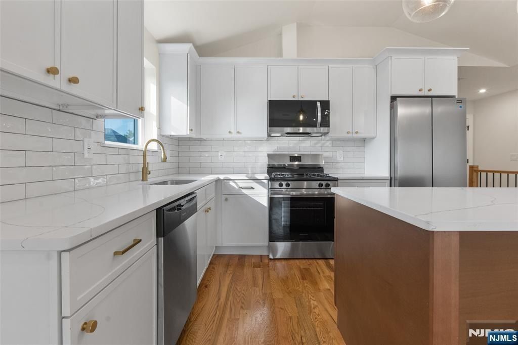 57 Eckert Avenue. Newark, NJ 07112