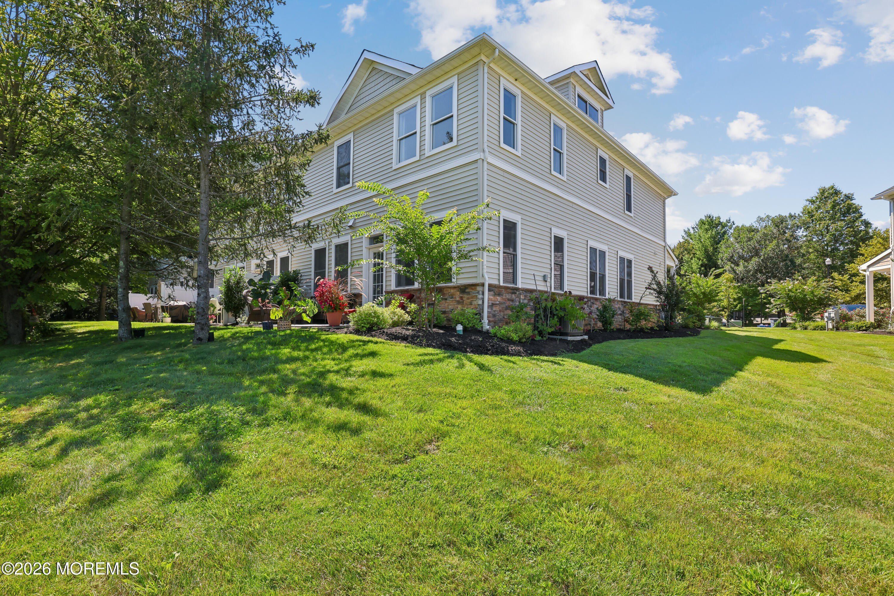 112 Hedgerow Lane. Manalapan, NJ 07726