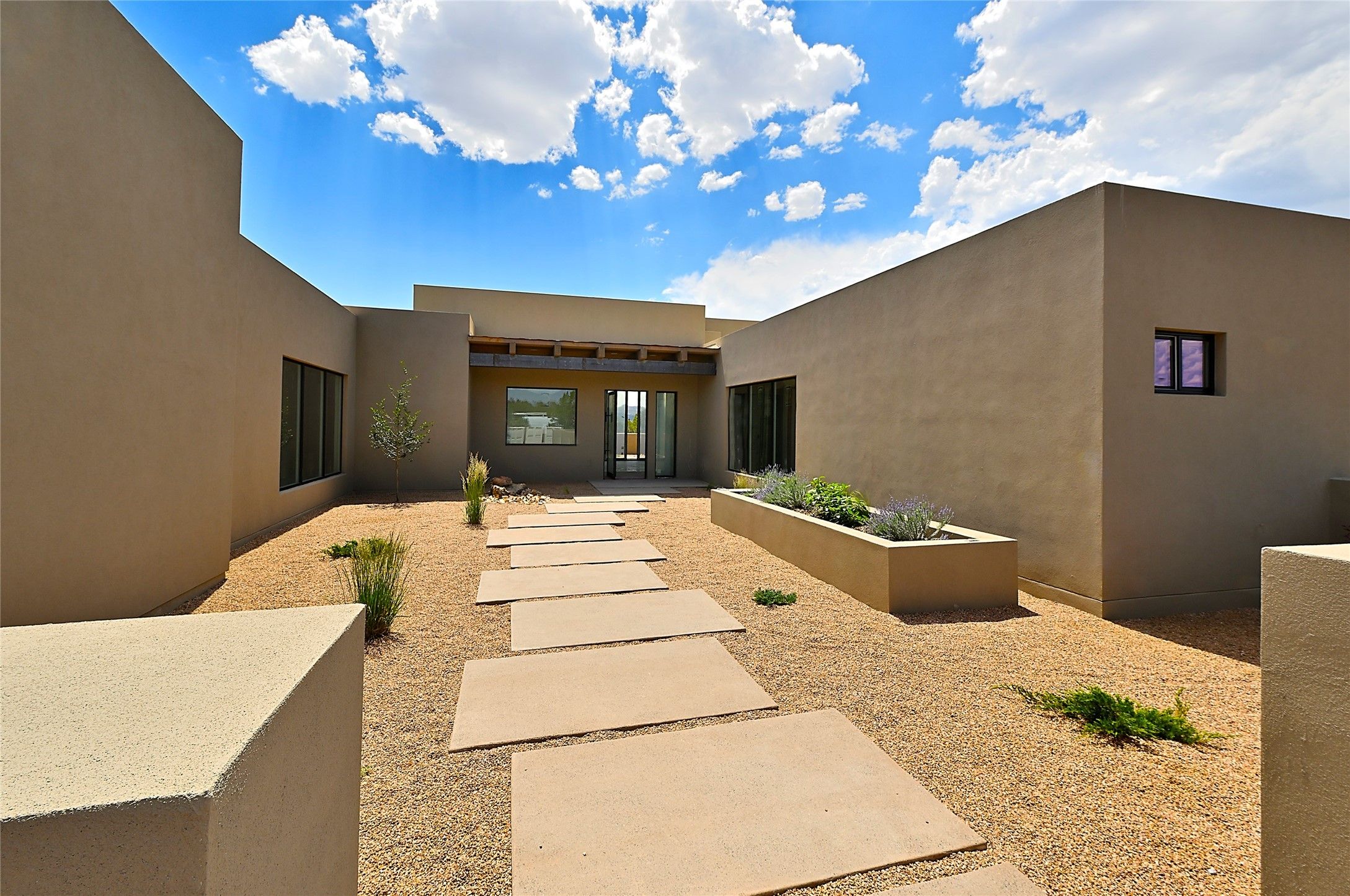 106 Paseo Aragon. Santa Fe, NM 87506