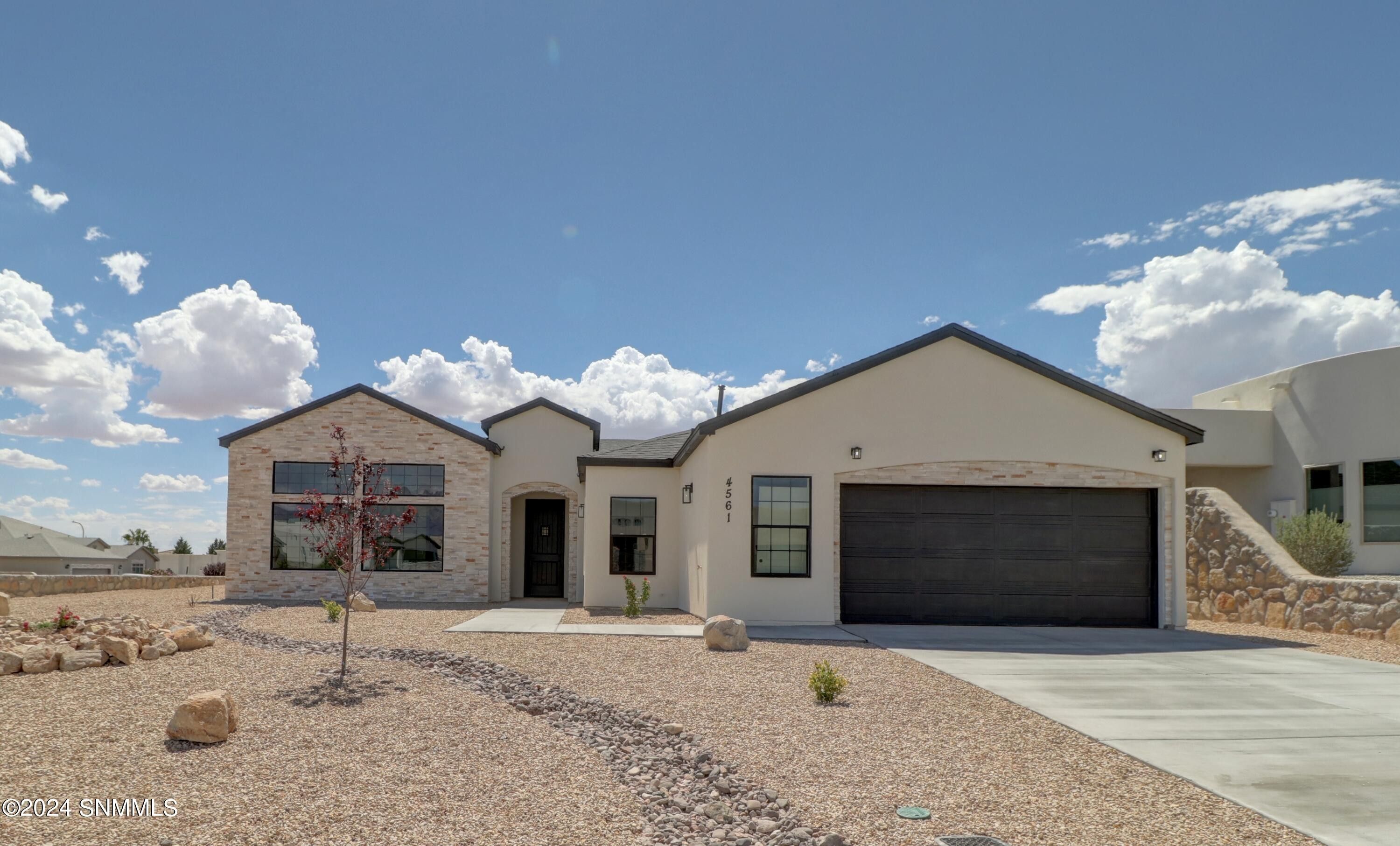 4561 Mesa Corta Drive. Las Cruces, NM 88011