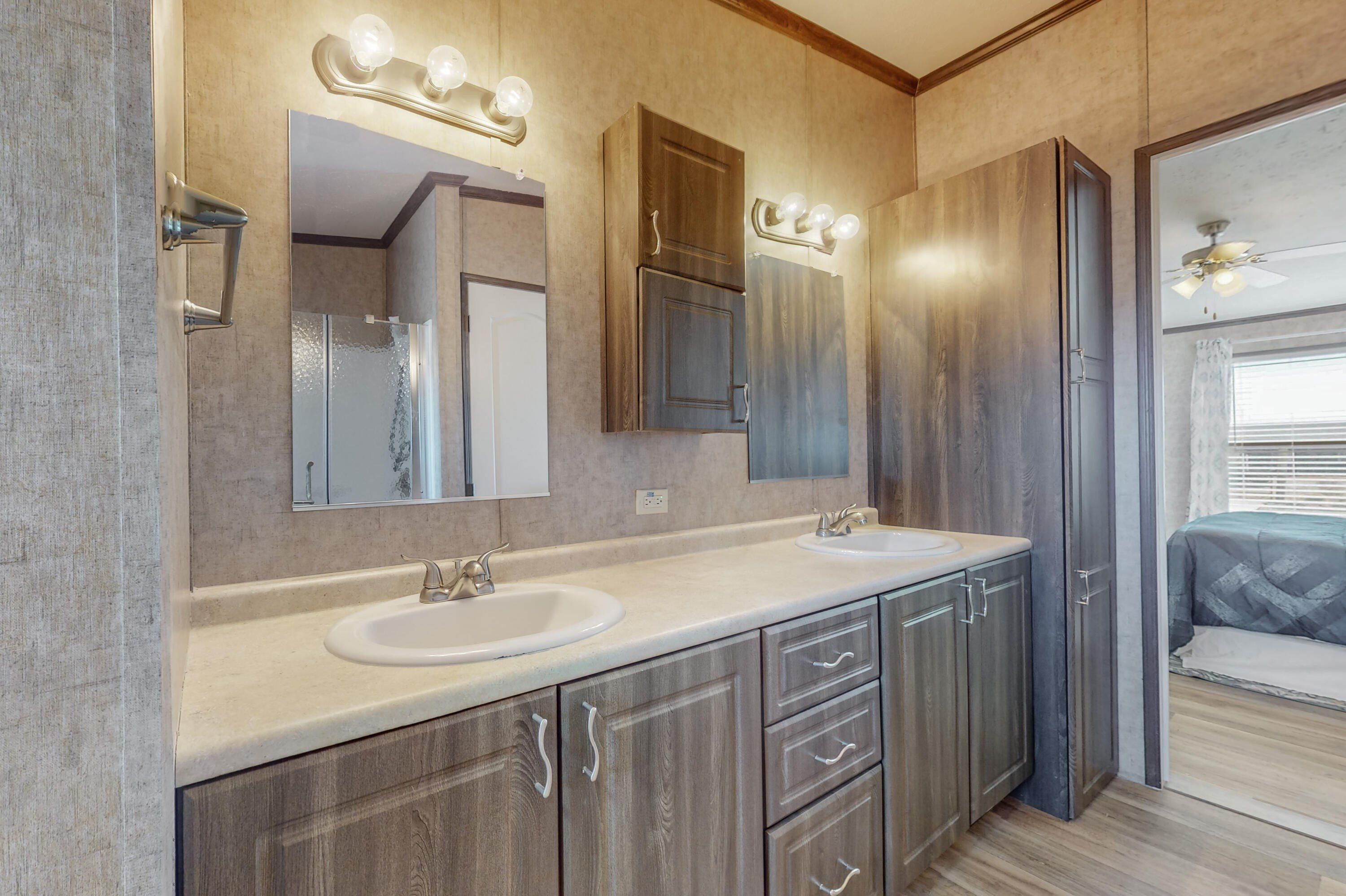 43 Los Chavez Avenue. Edgewood, NM 87015