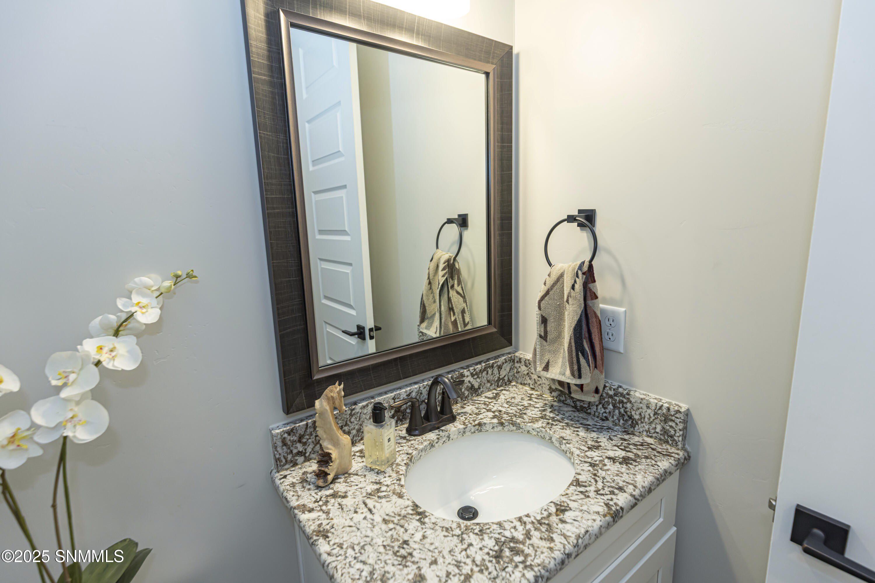 7631 Blue Star. Las Cruces, NM 88012