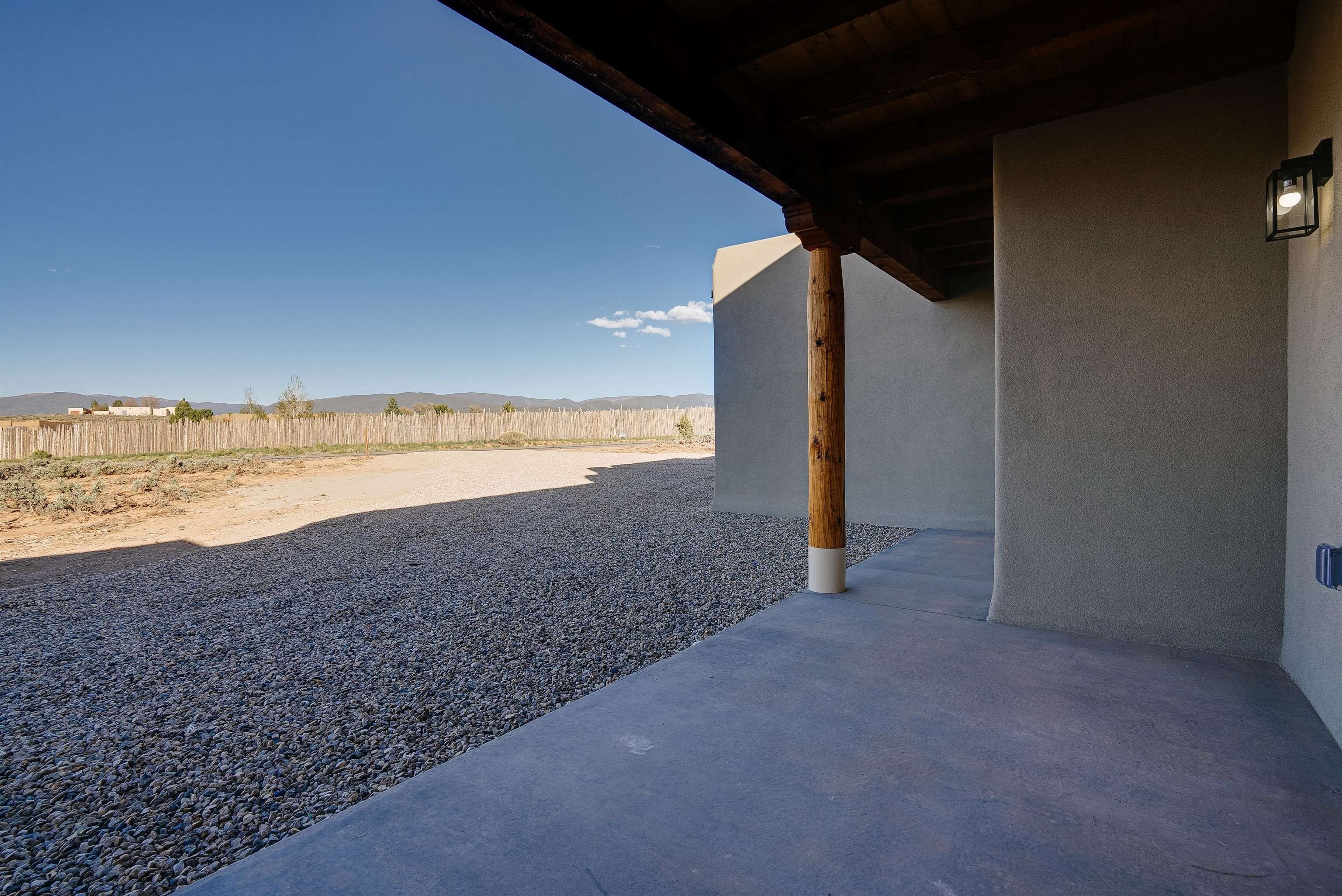 296 Los Cordovas. Ranchos De Taos, NM 87557