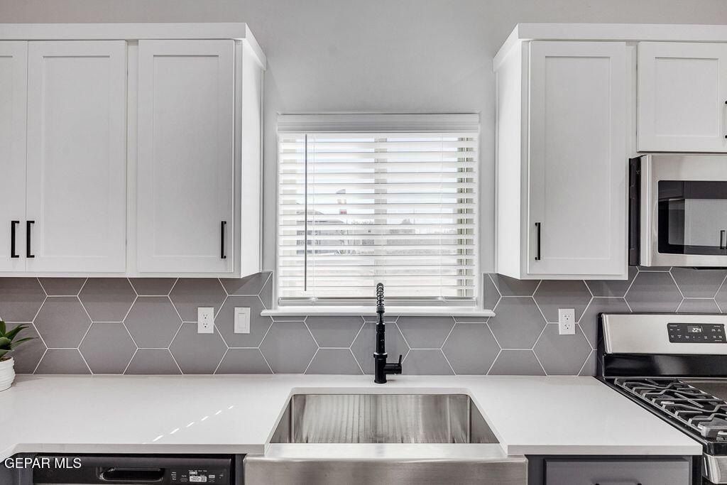 126 Organ Trail. Santa Teresa, NM 88008