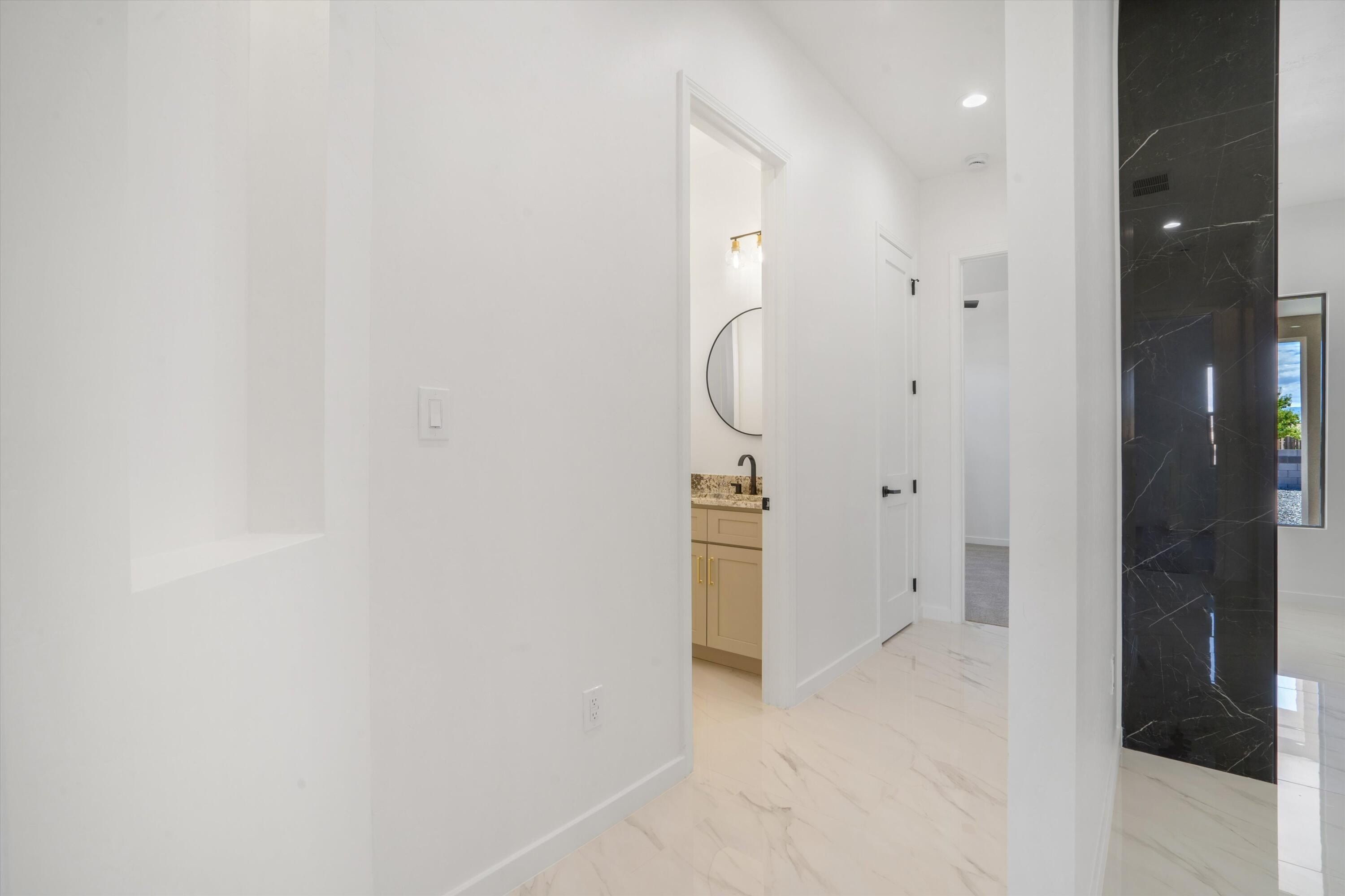 716 2Nd Street Ne. Rio Rancho, NM 87124