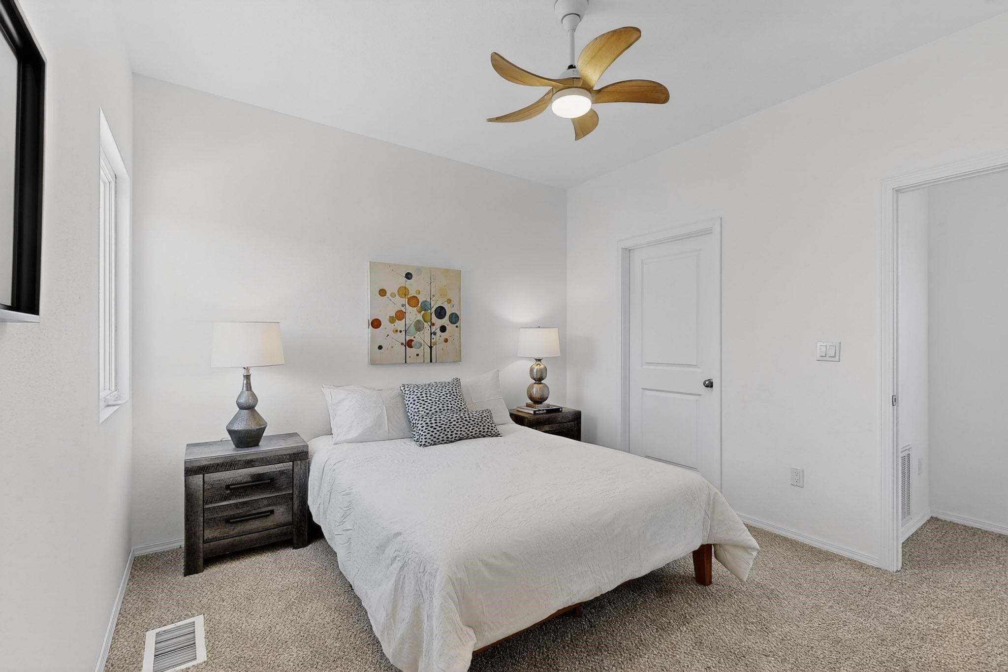 2822 Camino Mendoza. Santa Fe, NM 87507