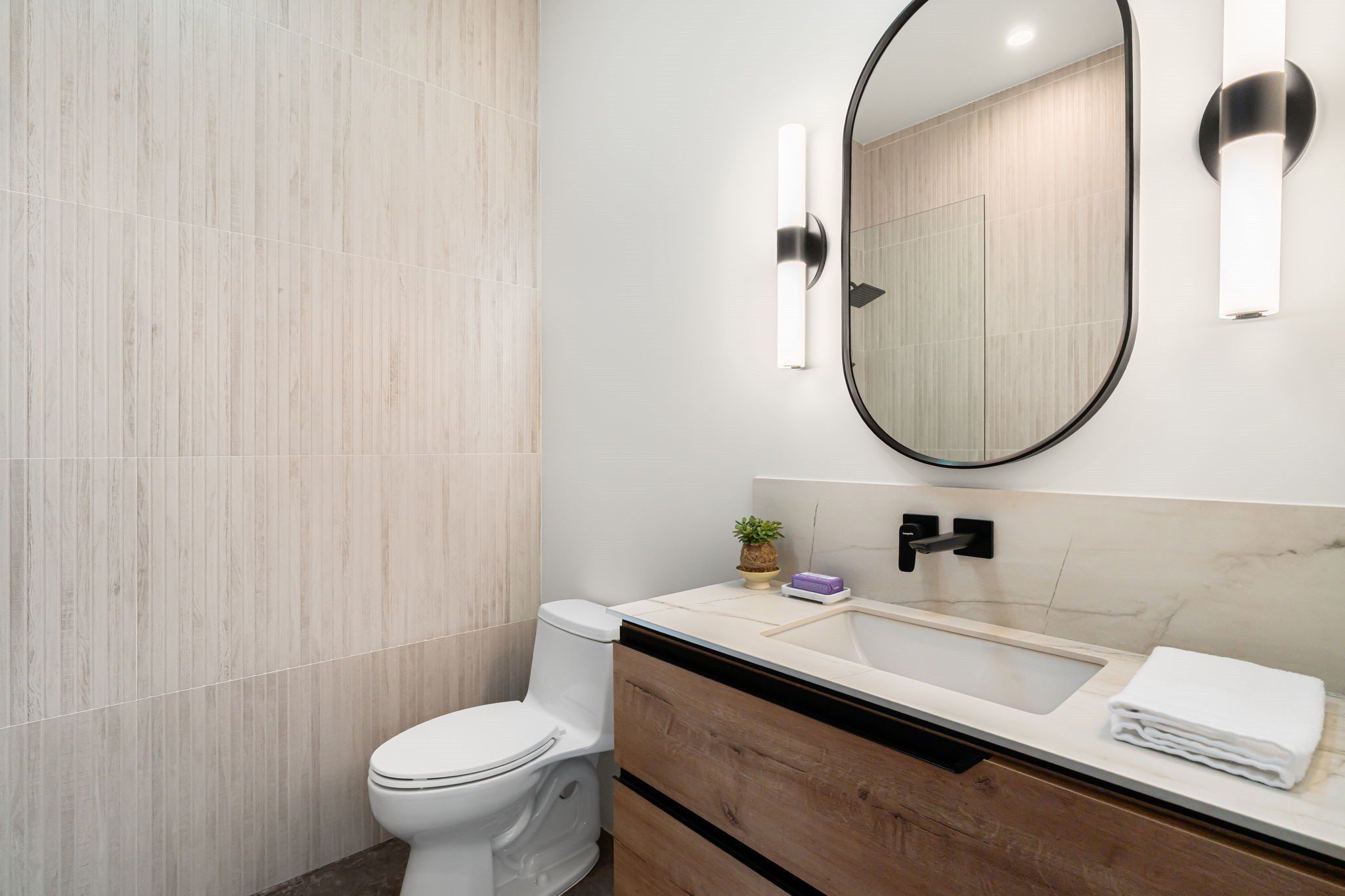 19 Camino Barranca. Santa Fe, NM 87507