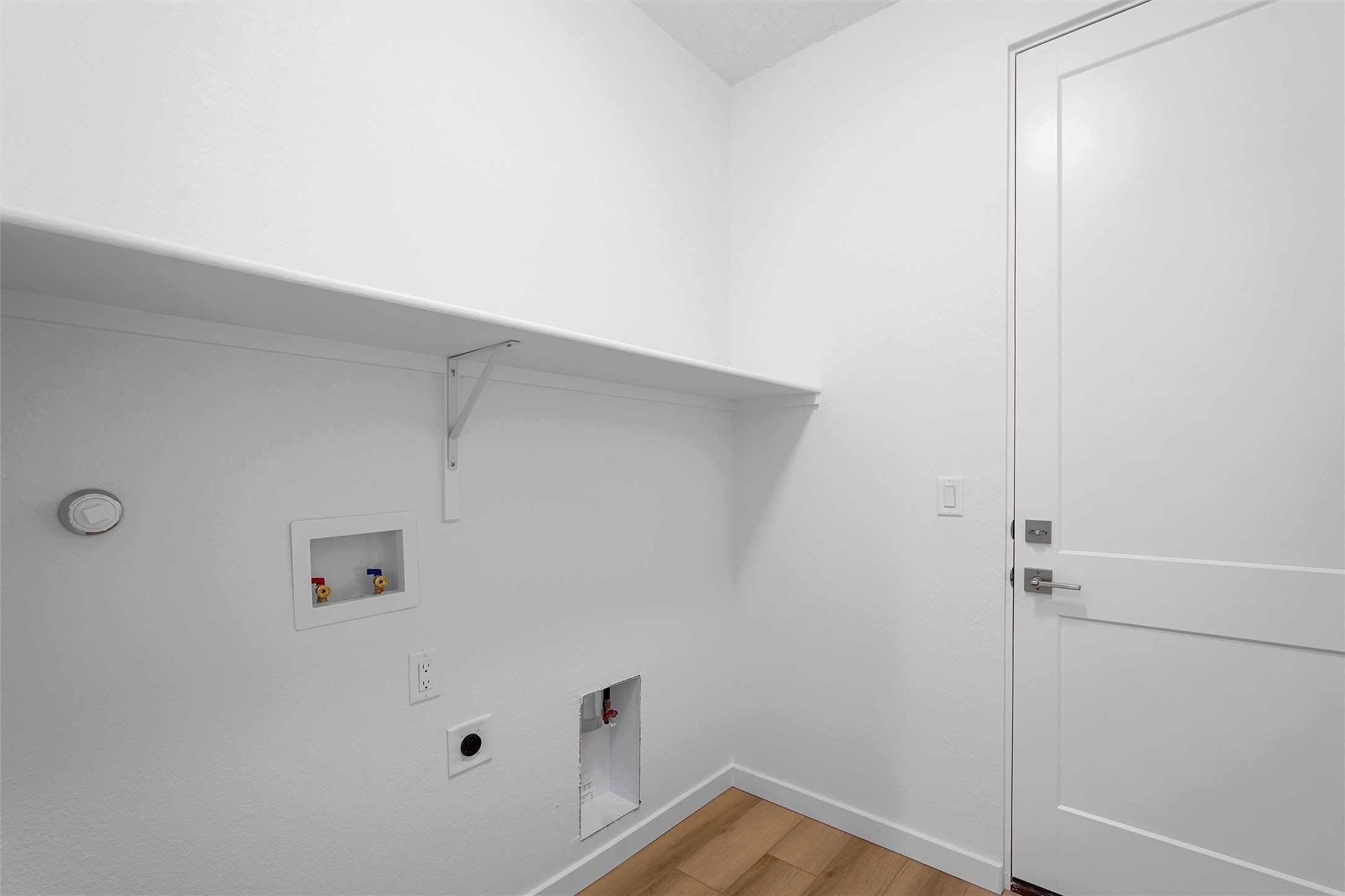 73 Cadena Loop. Los Alamos, NM 87547