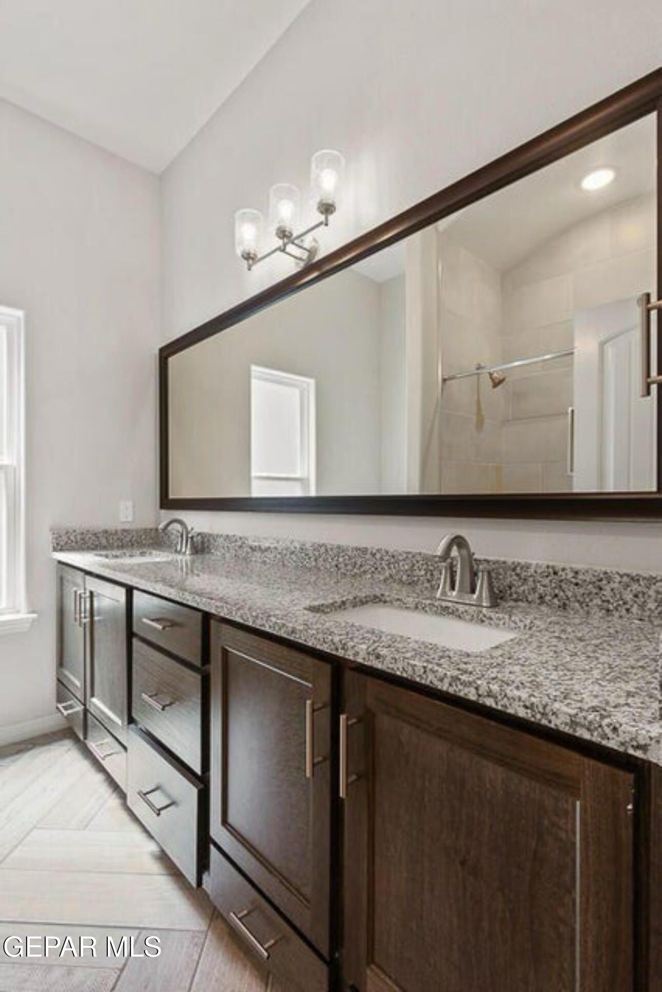 6046 Summer Ridge. Sunland Park, NM 88008