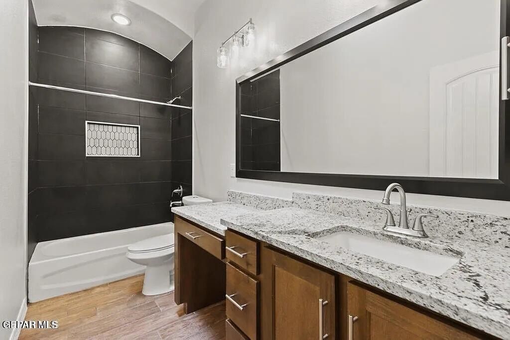 6030 Fall Ridge Avenue. Sunland Park, NM 88008