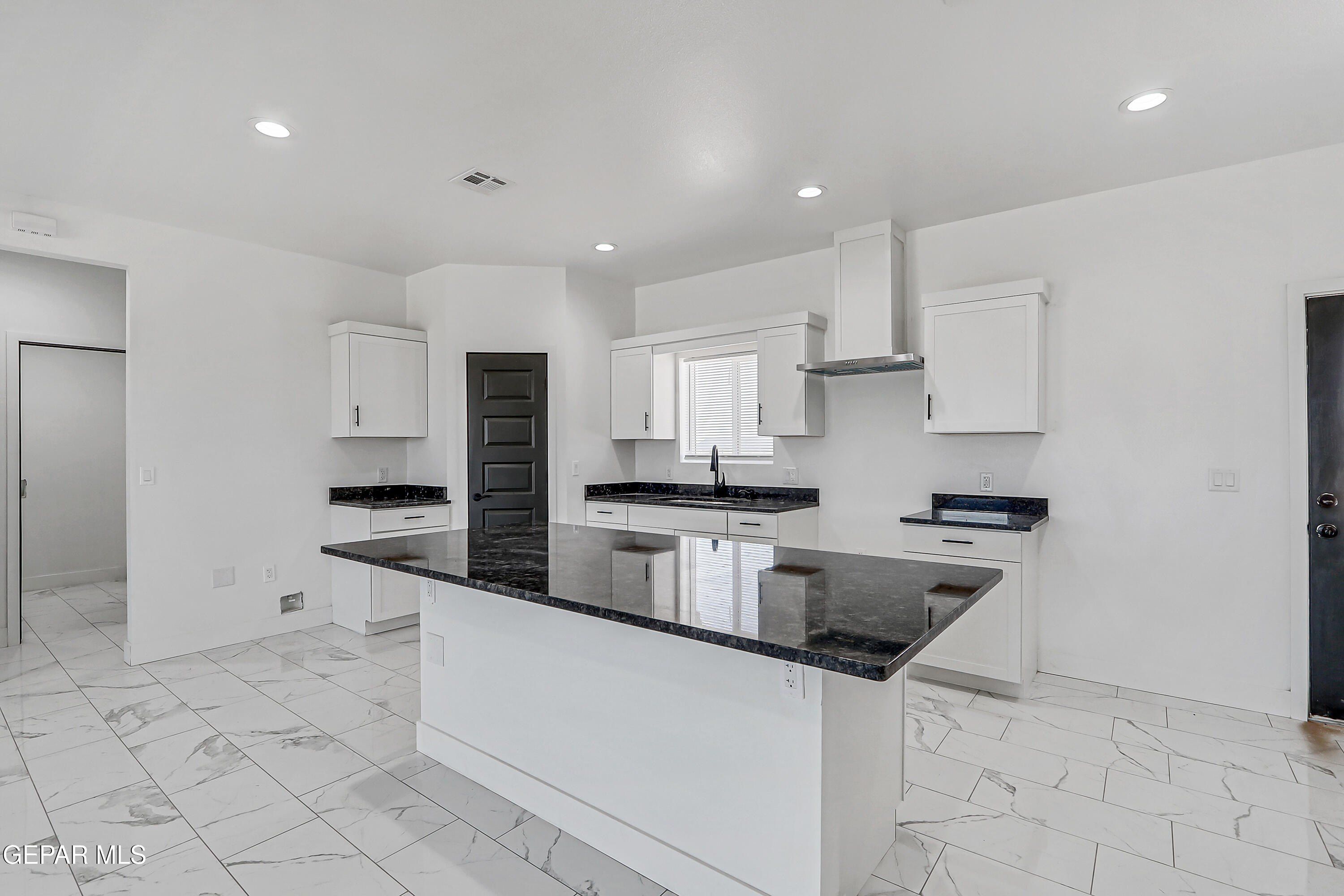 1373 Gobi Desert Drive. Chaparral, NM 88081
