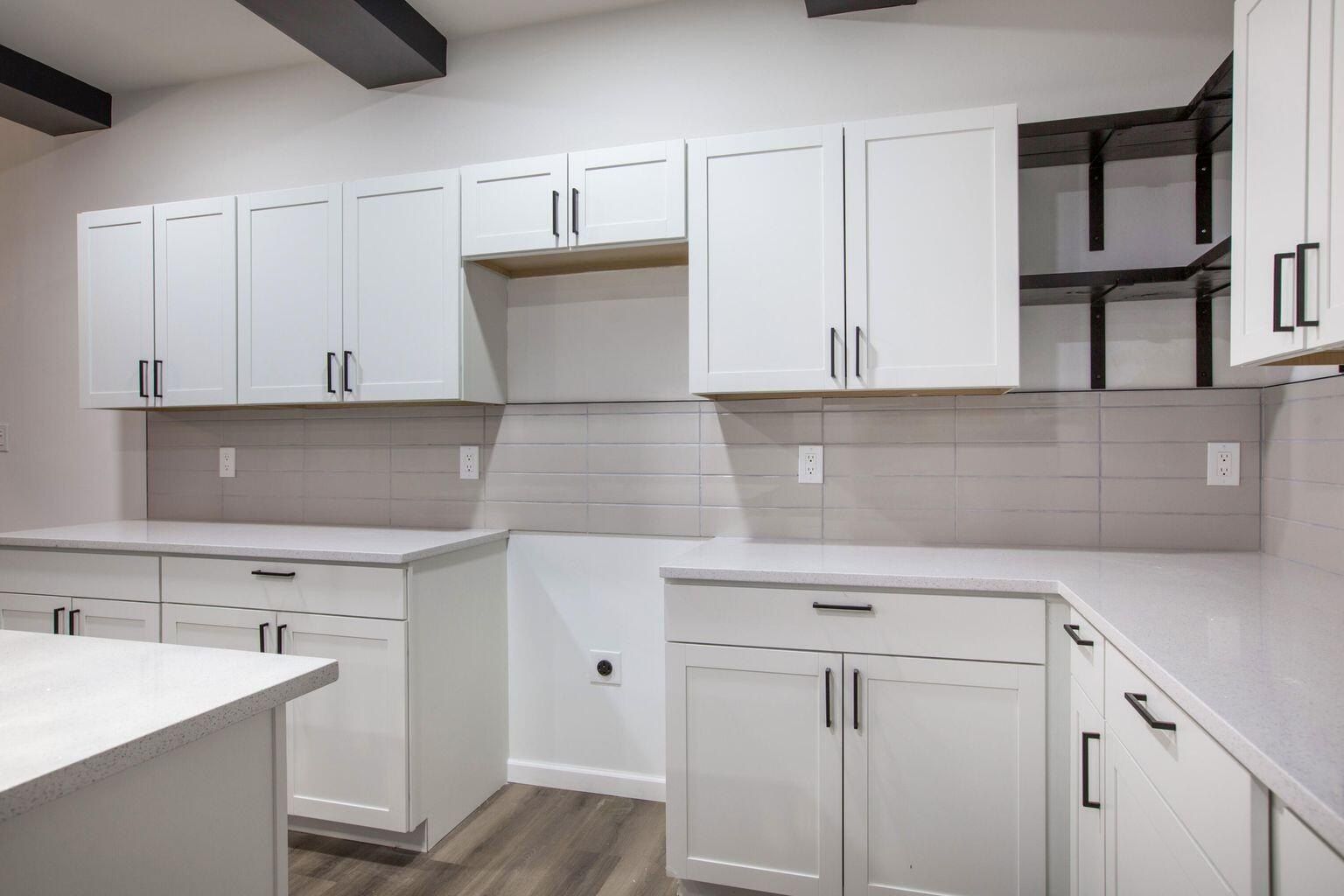 380 Deluvina Place Sw. Albuquerque, NM 87105