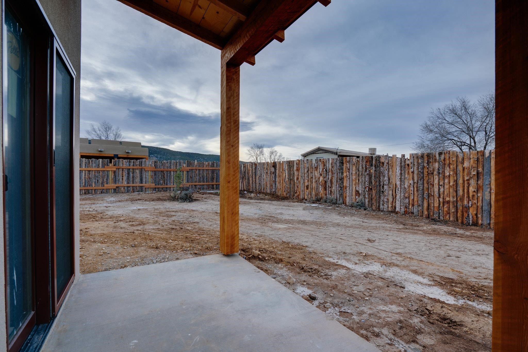 Calle De La Vina. Taos, NM 87571