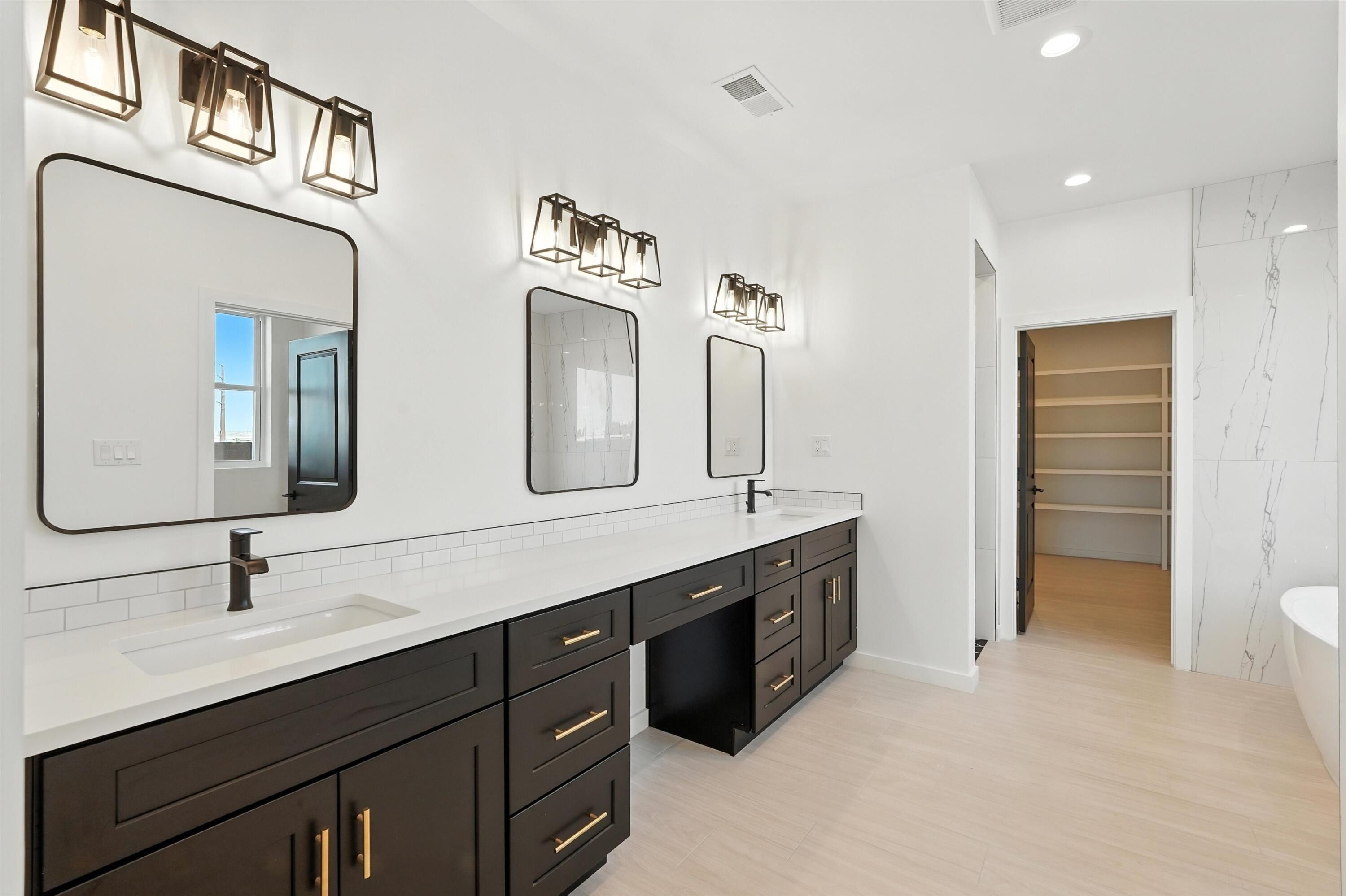 4844 Kim Road. Rio Rancho, NM 87144