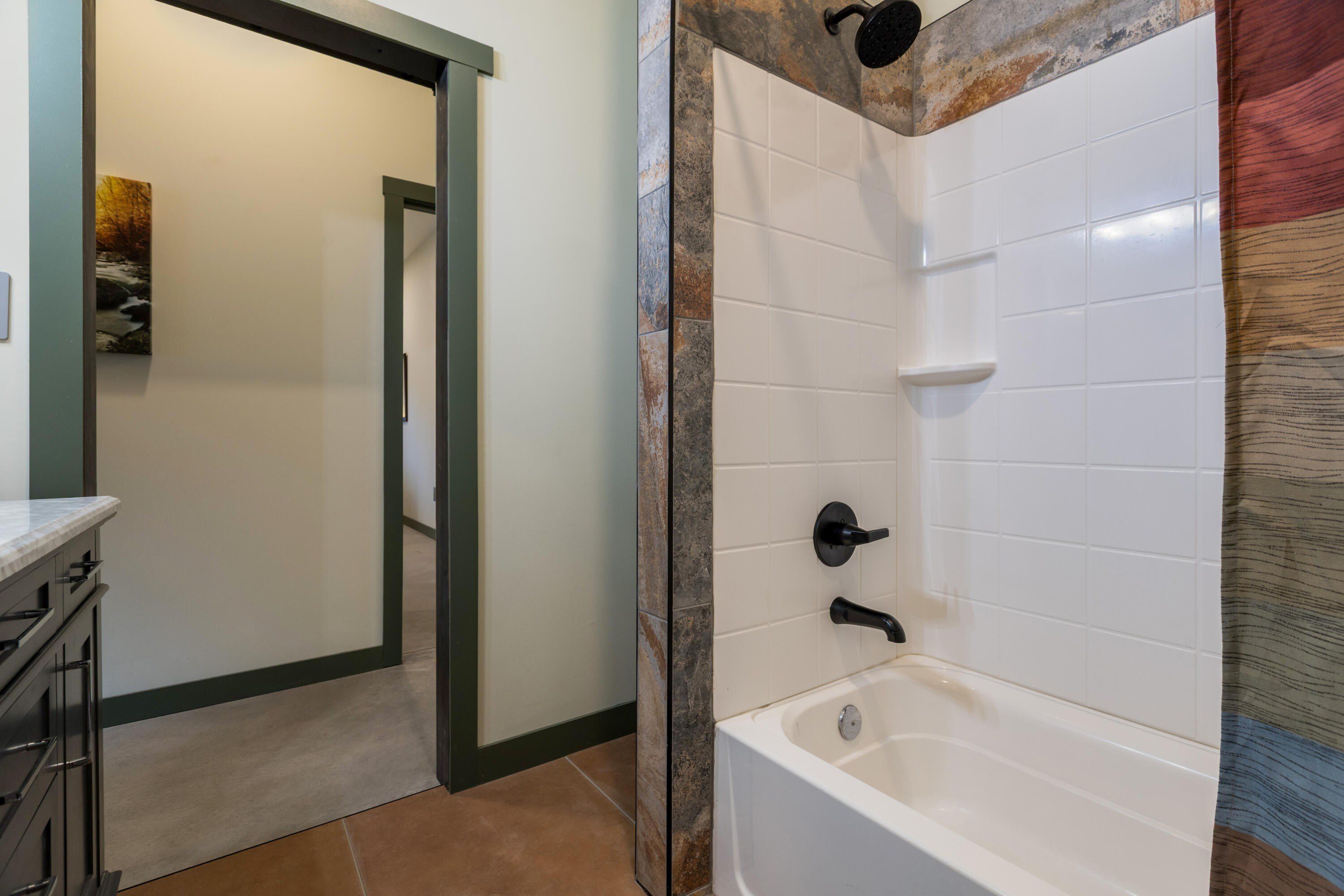 47 Camino Circular. Tijeras, NM 87059