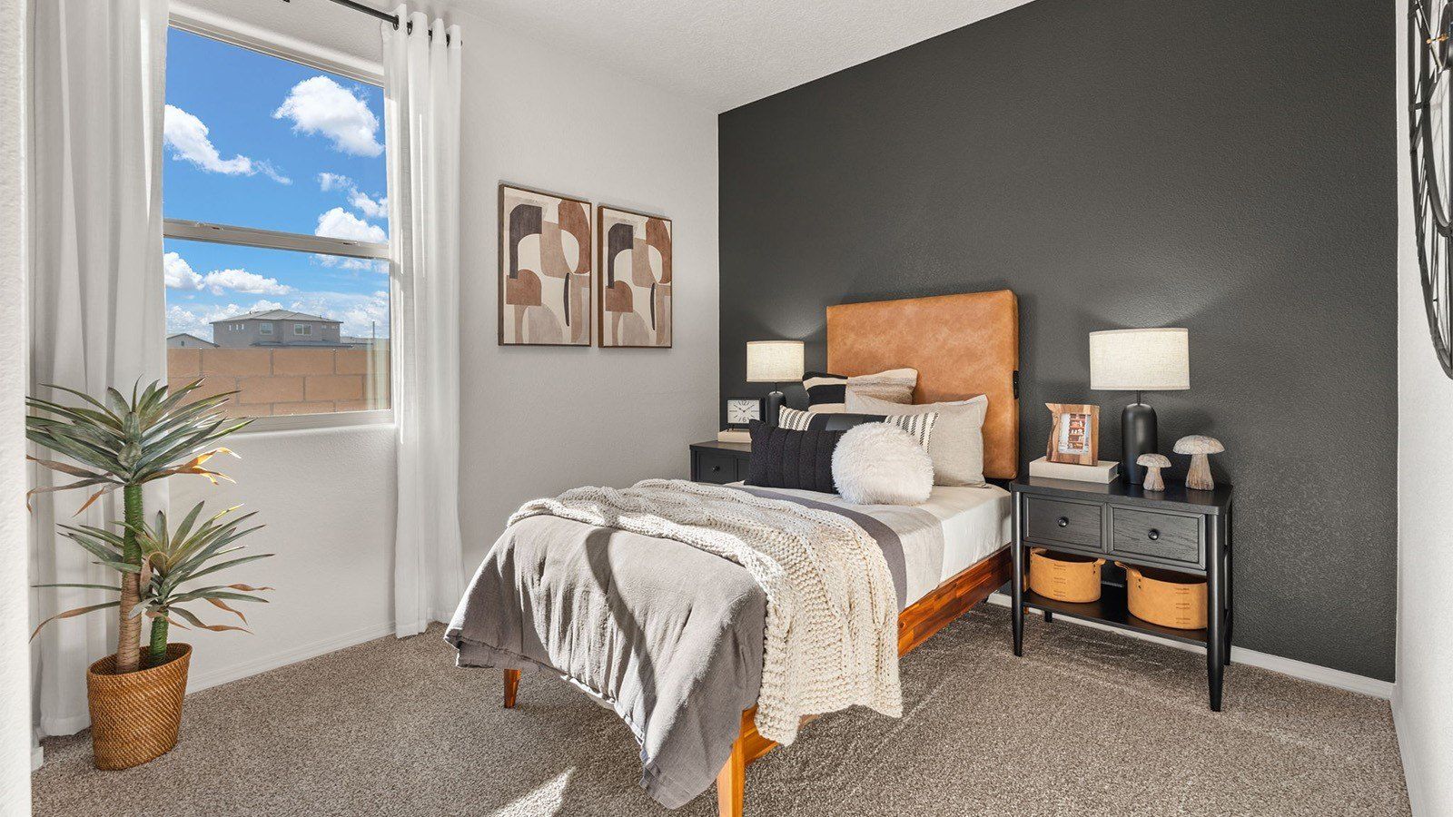 4228 Via De Ventura. Santa Fe, NM 87507