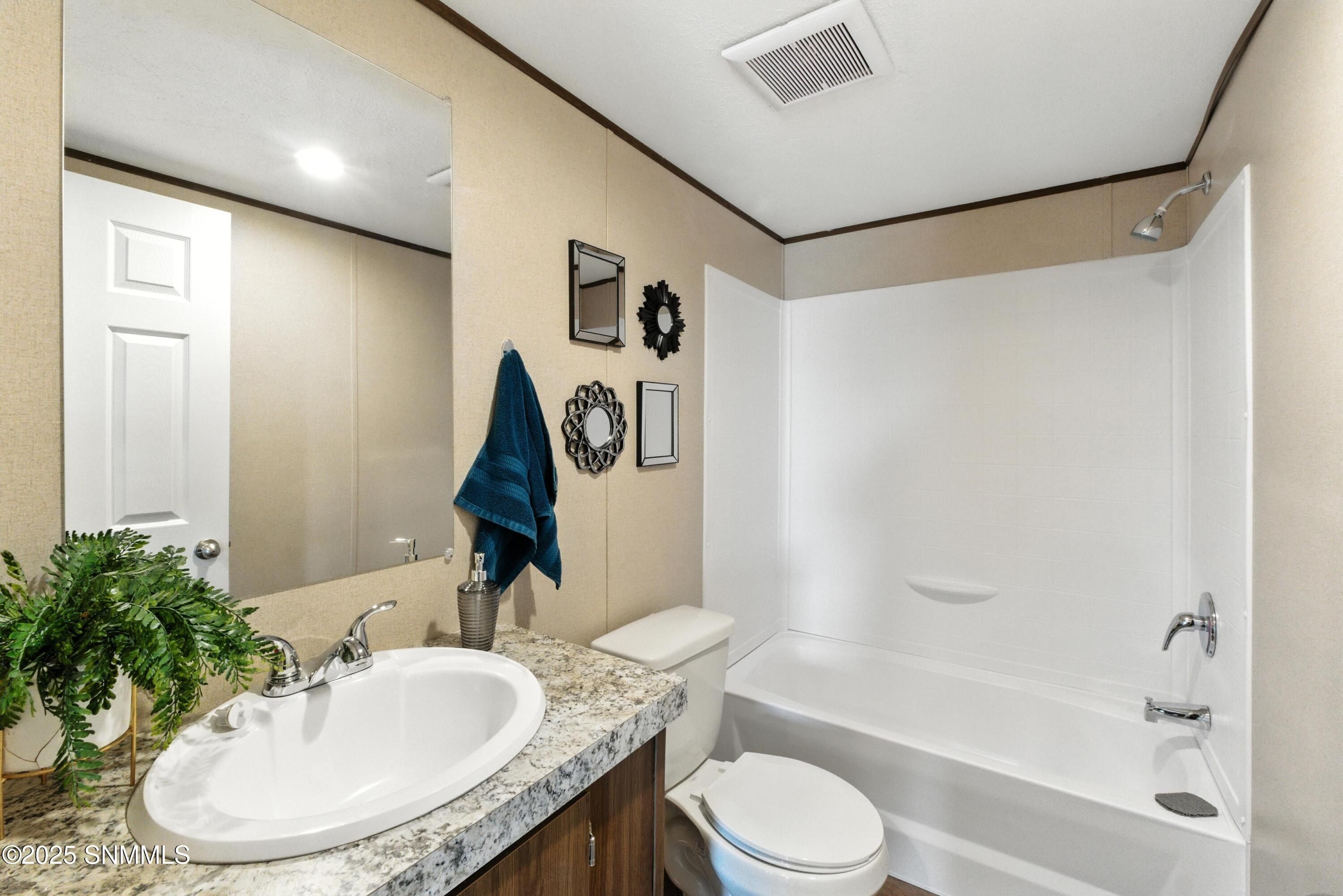 5044 Holsome Road. Las Cruces, NM 88012