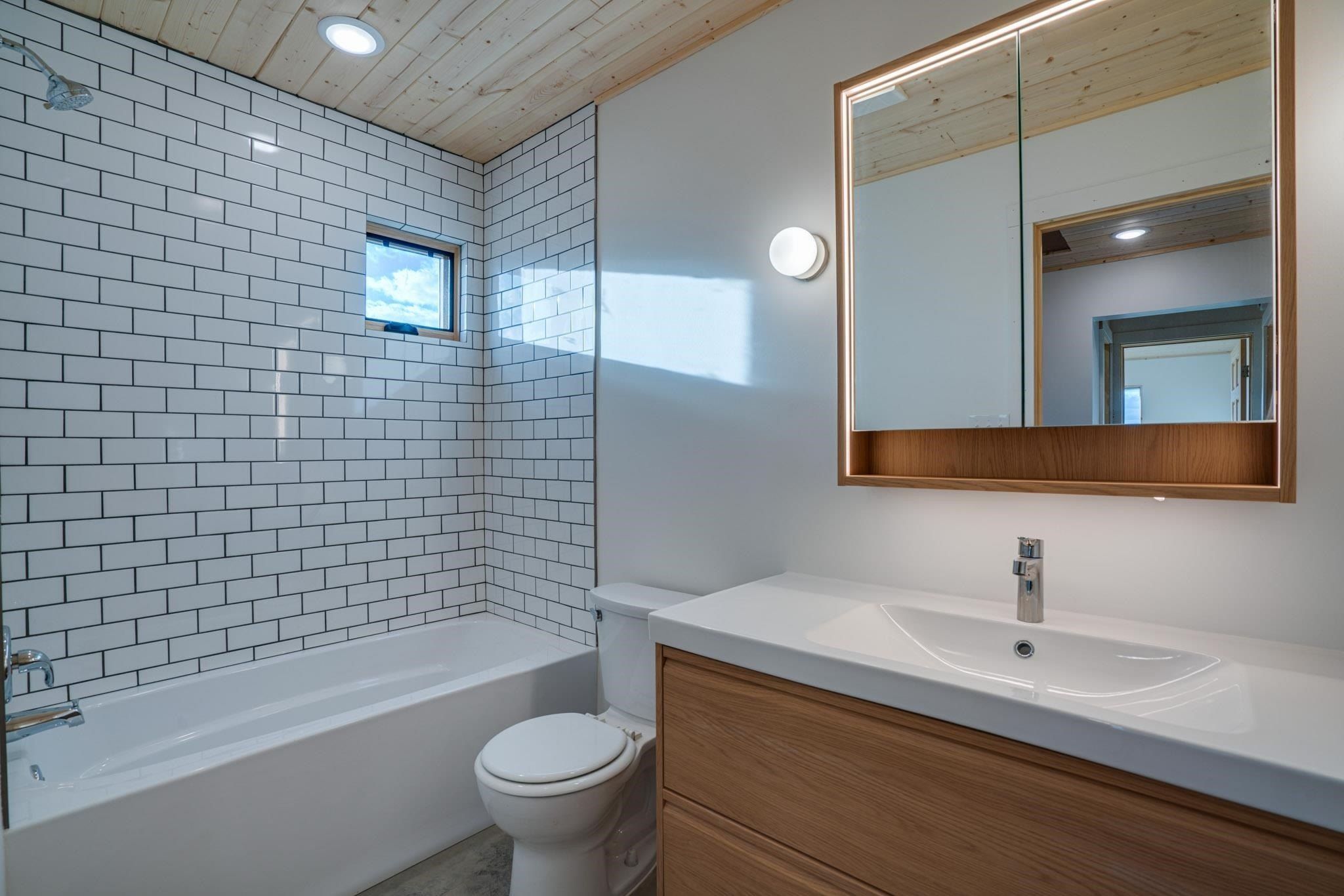 8 Quonset Way. Carson, NM 87517