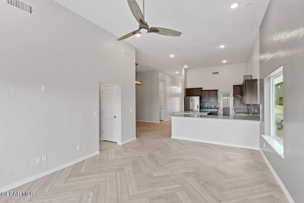 165 White Oaks Trail. Sunland Park, NM 88063