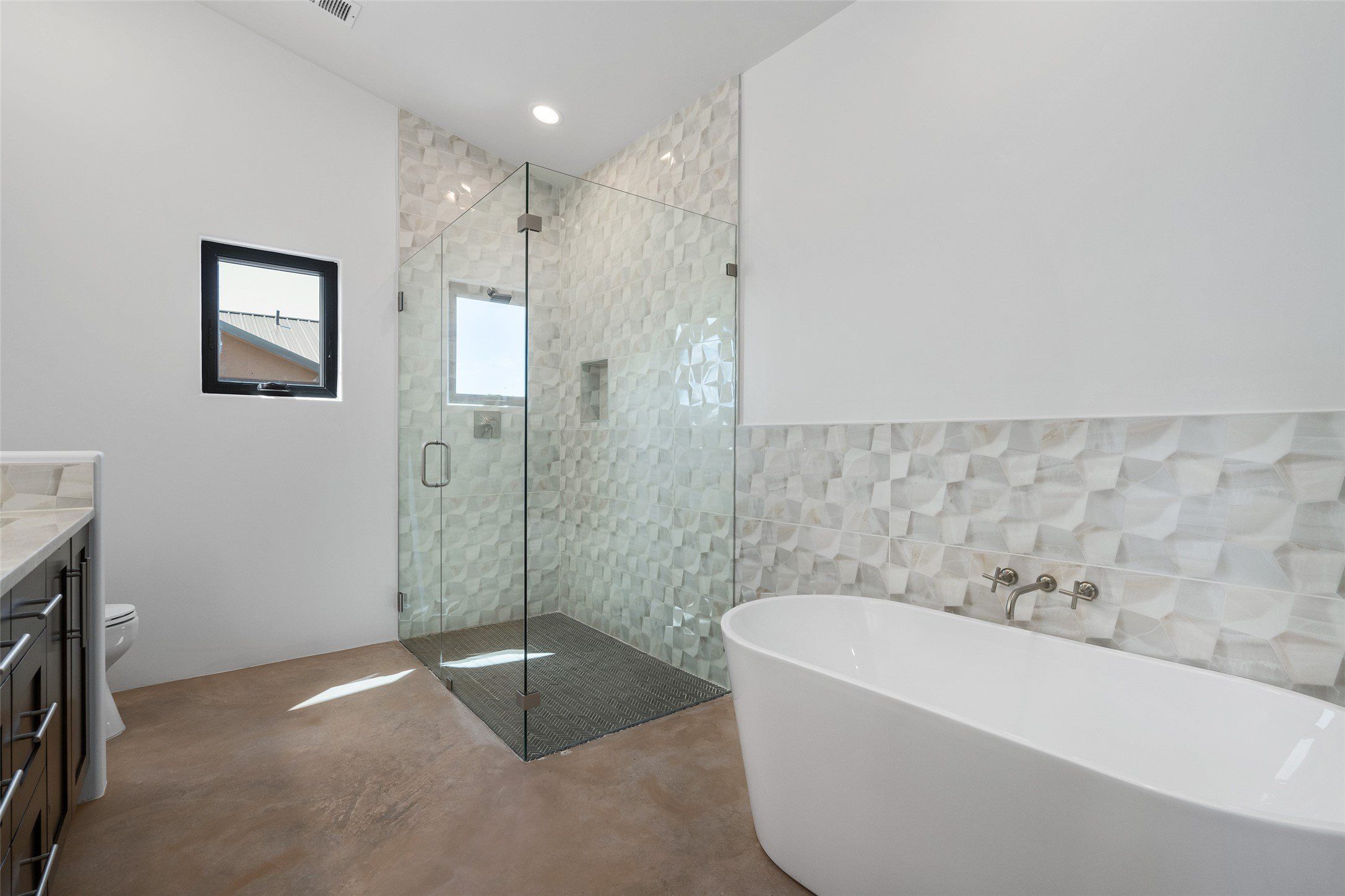 126 Caminito Montano. Santa Fe, NM 87501