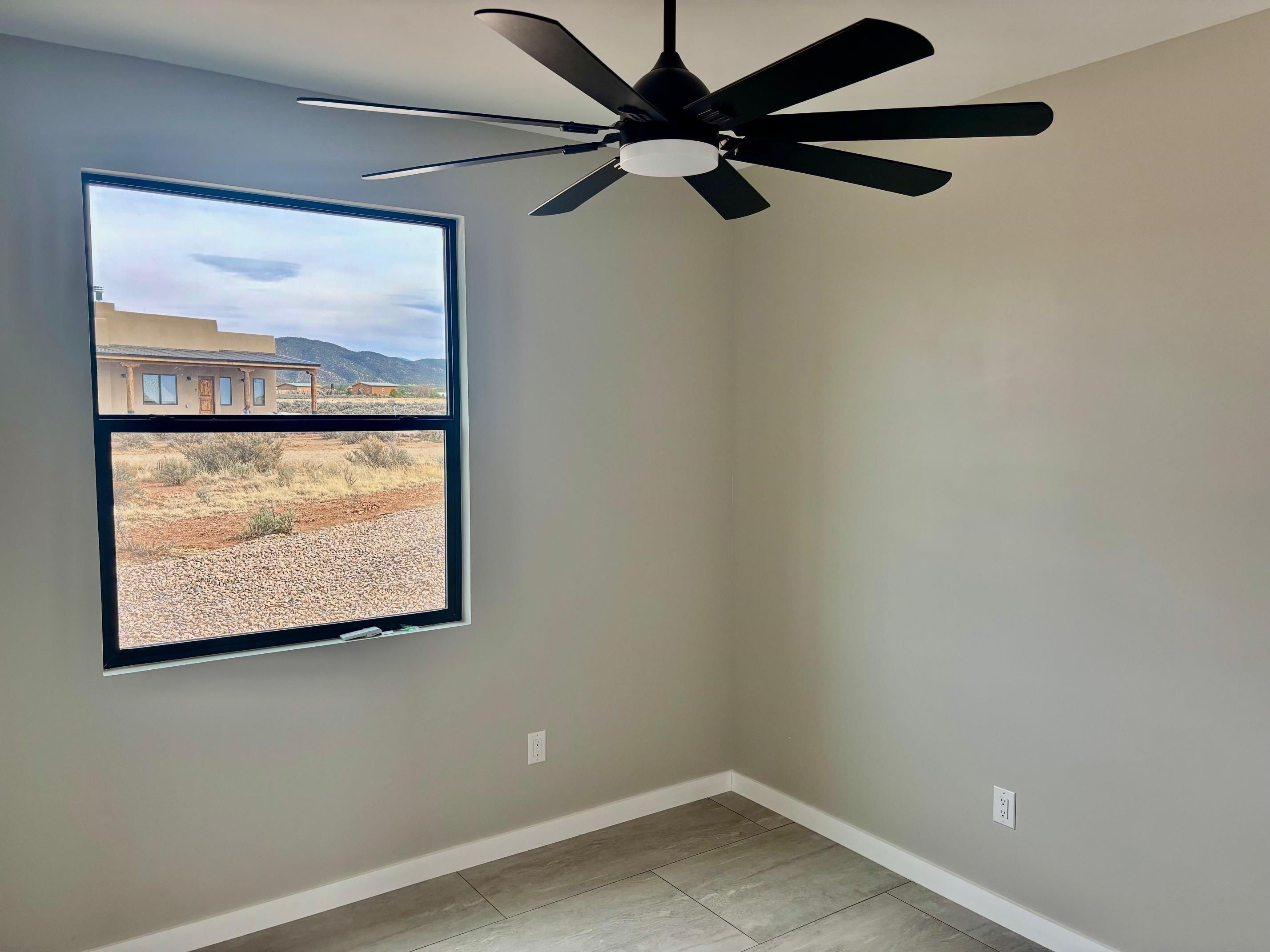 22 La Guardia. Ranchos De Taos, NM 87557