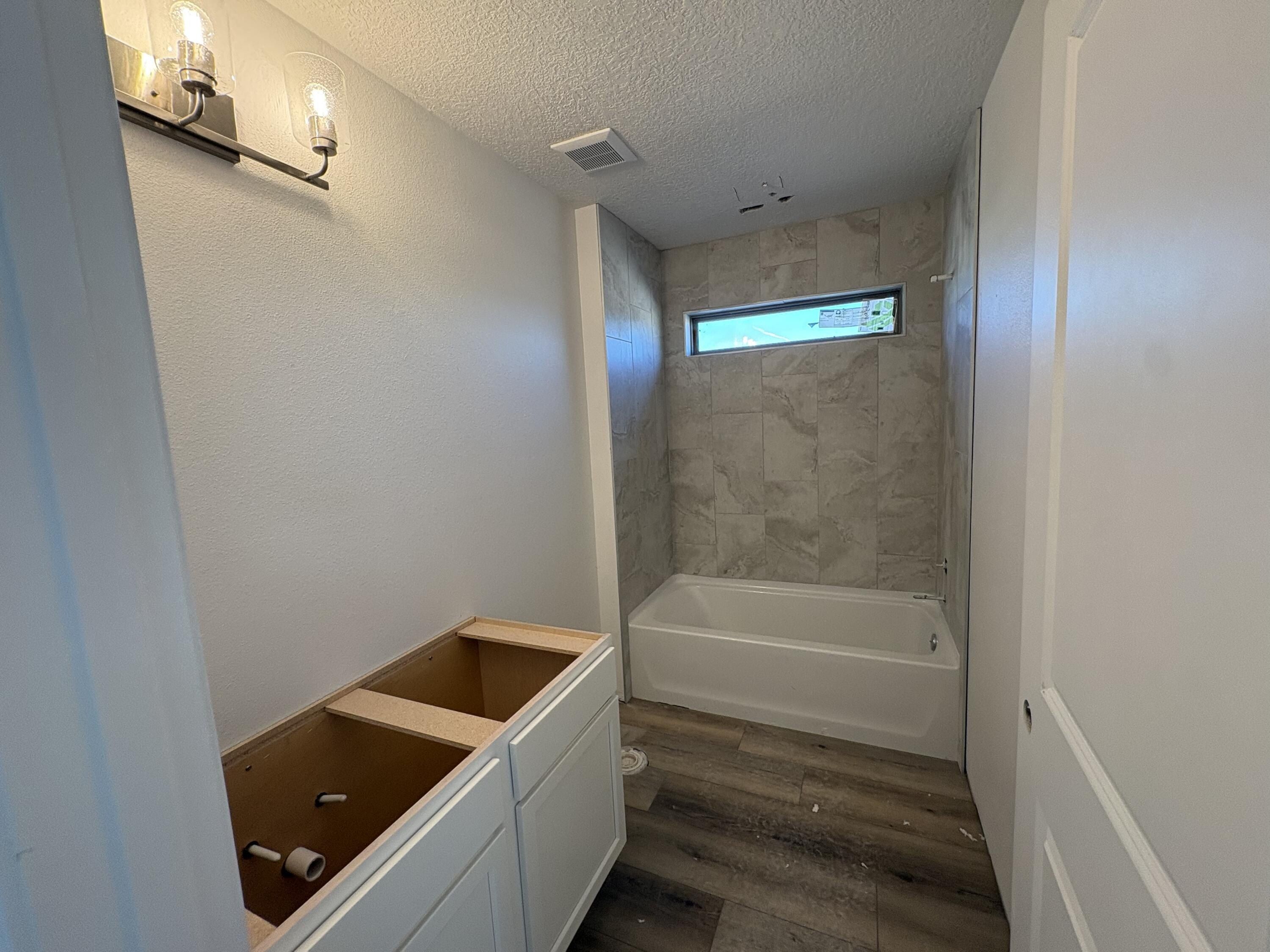 De Kooning Avenue Se. Albuquerque, NM 87106