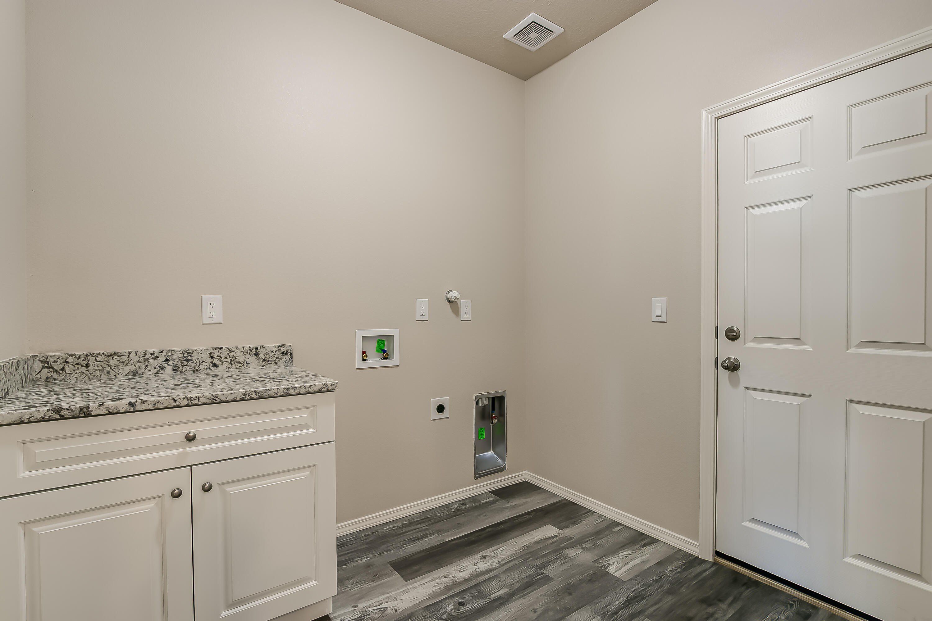 32 2Nd Street Ne. Rio Rancho, NM 87124