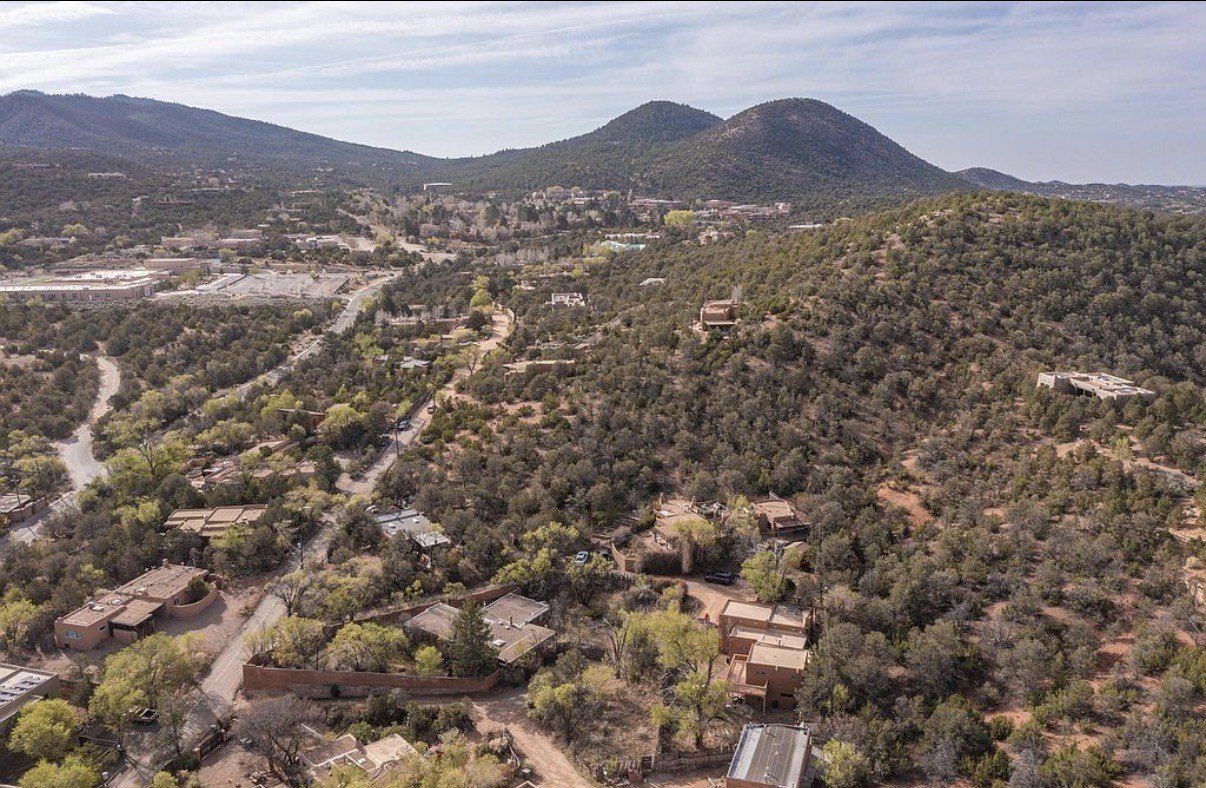634 Camino De La Luz. Santa Fe, NM 87505