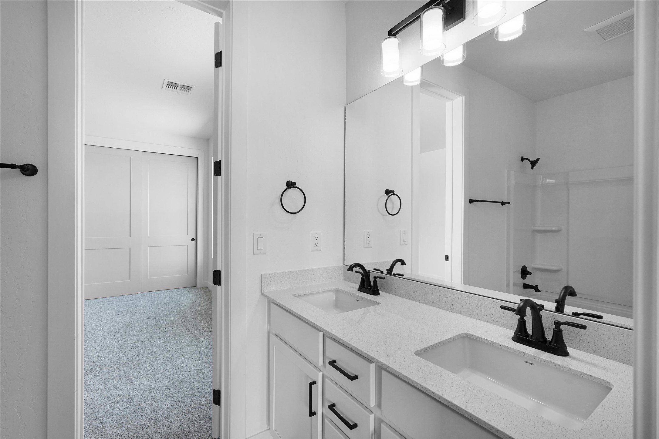 56 Cadena Loop. White Rock, NM 87547