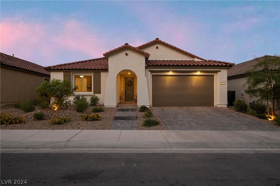 6544 Corsari Ridge Street. Las Vegas, NV 89166