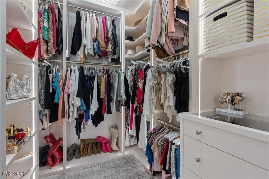 2177 Thunderbird Street. Las Vegas, NV 89138