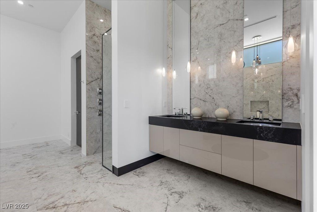 38 Skybird Court. Las Vegas, NV 89135