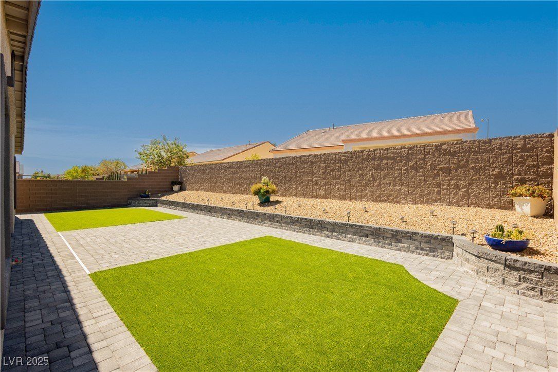 7511 Phoenix Falls Street. North Las Vegas, NV 89084