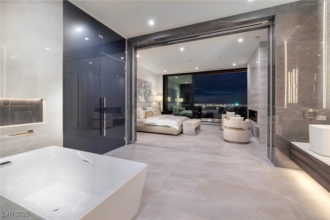 19 Boulderback Drive. Henderson, NV 89012