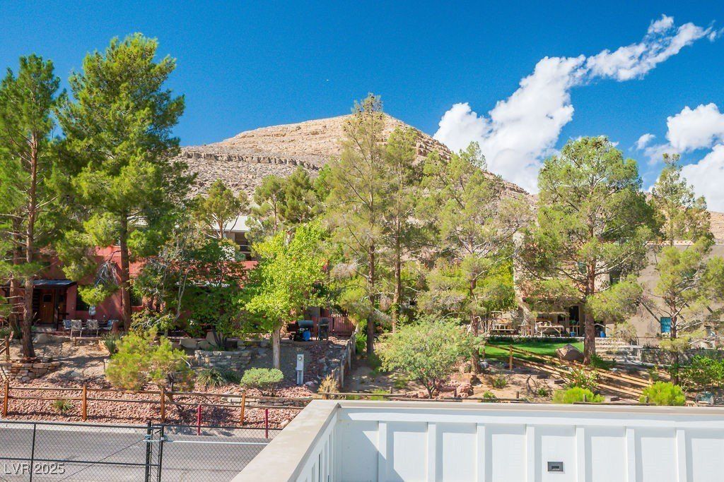 13 Cottonwood Drive. Blue Diamond, NV 89004