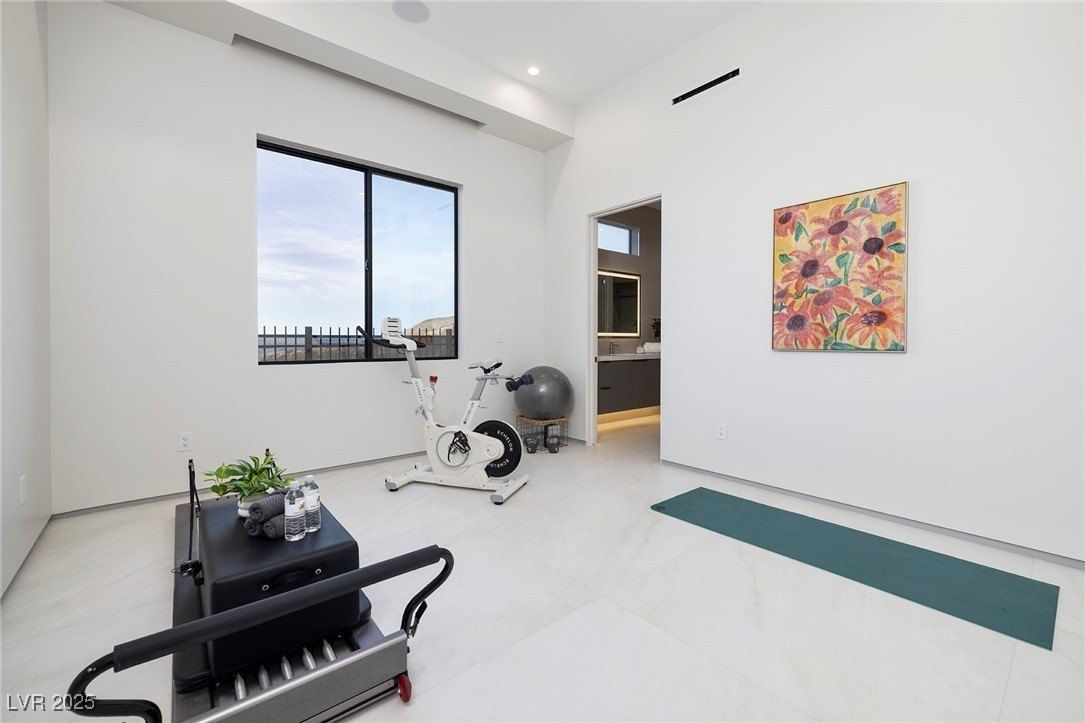 563 Grand Rim Drive. Henderson, NV 89012