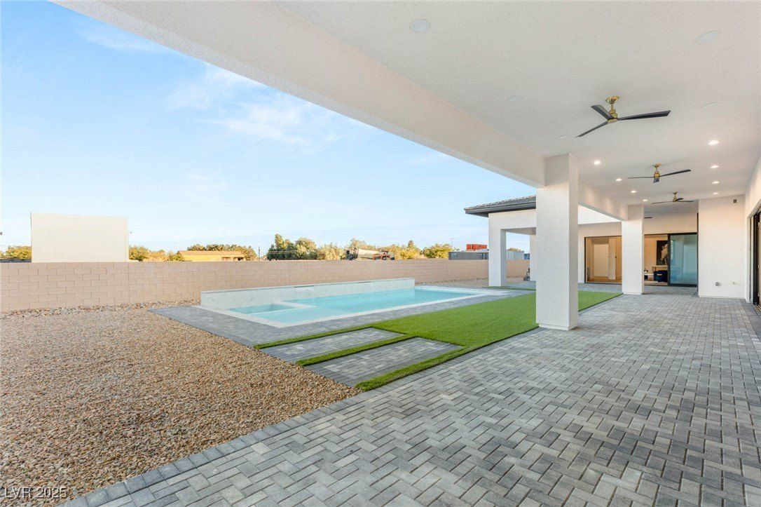 5855 St Ebbes Court. Las Vegas, NV 89131